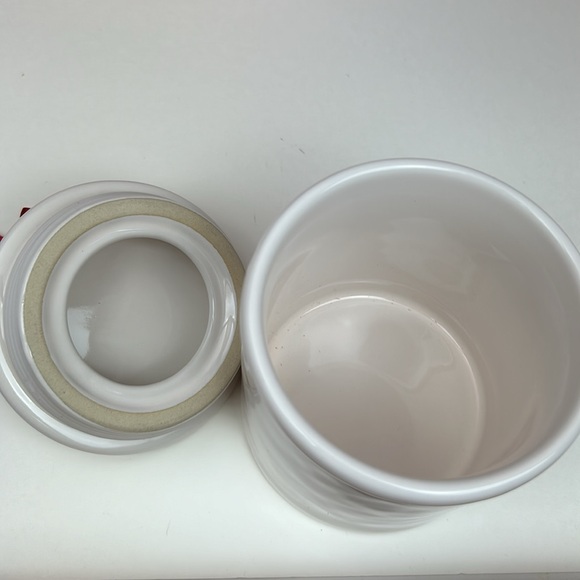 Snoopy ceramic jar with lid NWT Christmas raised design Rae Dunn - Picture 8 of 12